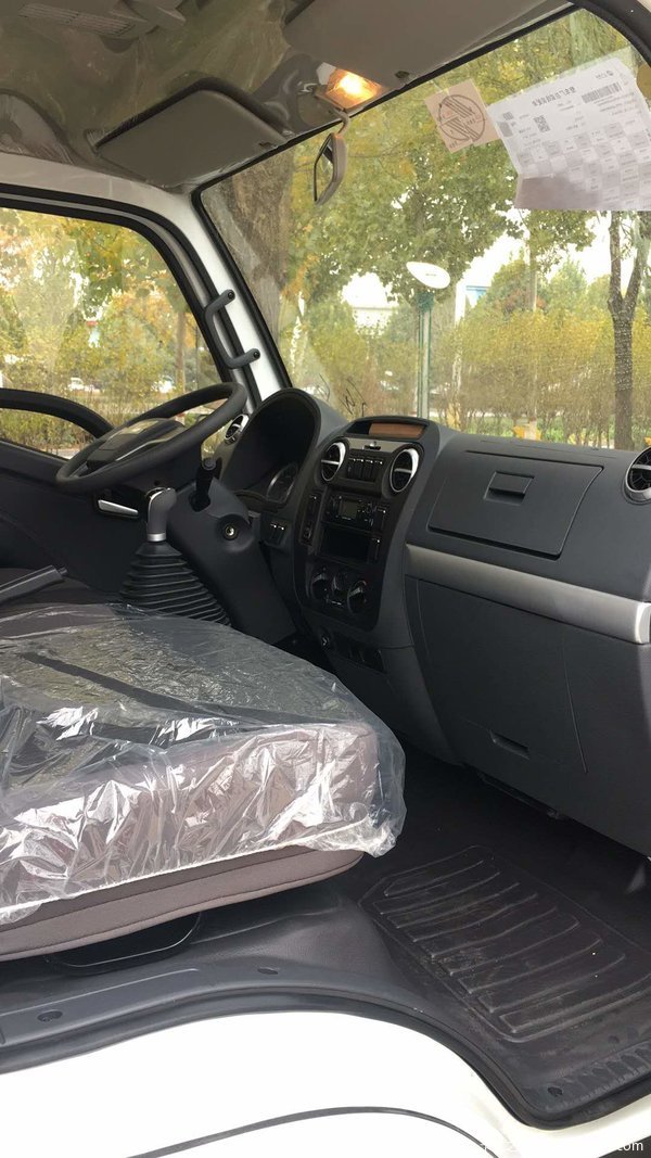 上汽跃进上俊轻卡x10033任丘店现车促销中