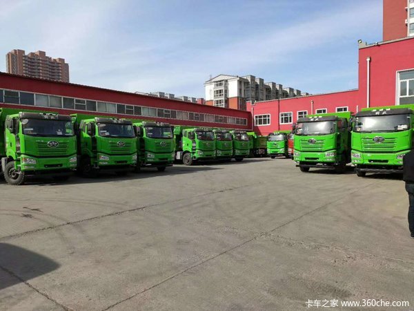 恭喜许先生！！8台解放J6P自卸车成功交付客户