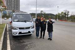 金日恭喜袁总喜提东风途逸双排柴油轿卡