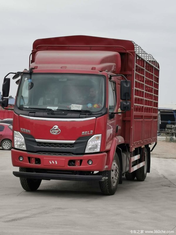 1台乘龙l3载货车成功交付客户班先生