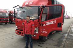 1台J6F载货车成功交付客户，恭喜发财