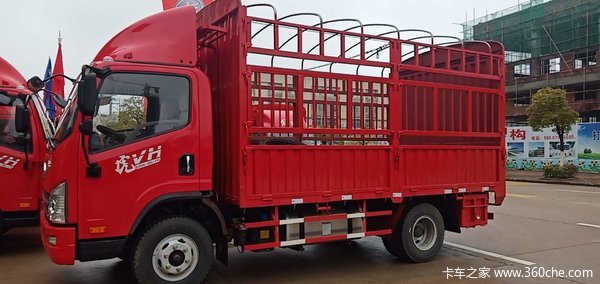 现购车送油卡活动,和交强险活动,和大礼包。