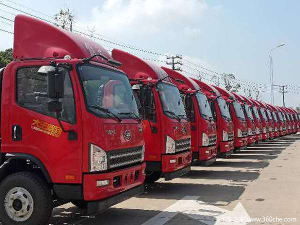 现购车送油卡活动,和交强险活动,和大礼包。