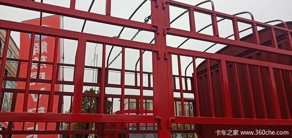 现购车送油卡活动,和交强险活动,和大礼包。