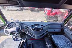 上汽依维柯红岩自卸8X4优惠来袭！工程之王上汽红岩渣土运输车。