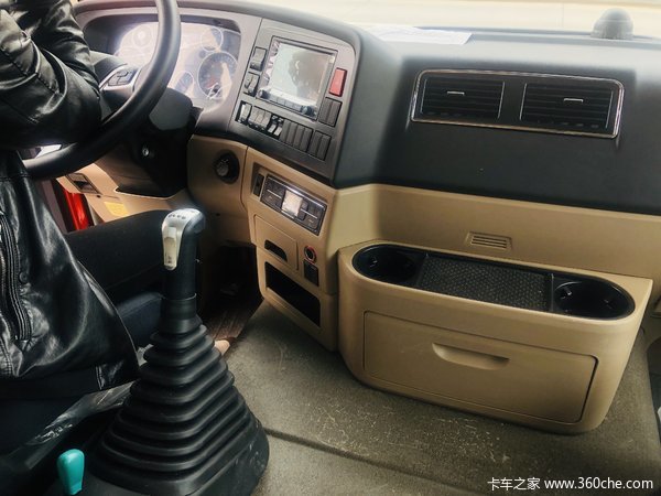 中国重汽 HOWO TX7重卡 440马力 6X4 牵引车(ZZ