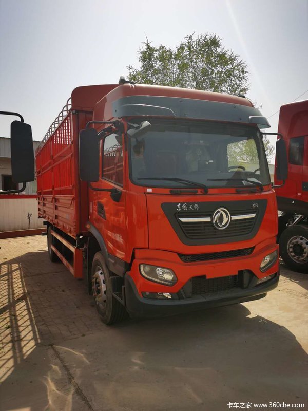 东风天锦KR245现车销售,6.8米原厂货箱!
