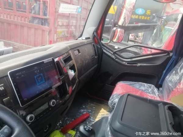 阜阳市解放J6L6.8米240马力高栏优惠促销中