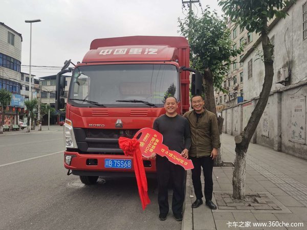 恭喜裴先生黄先生 喜提豪沃轻卡两台
