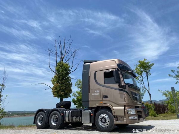 东风天龙旗舰(流光沙棕)560,520马力现车各1台