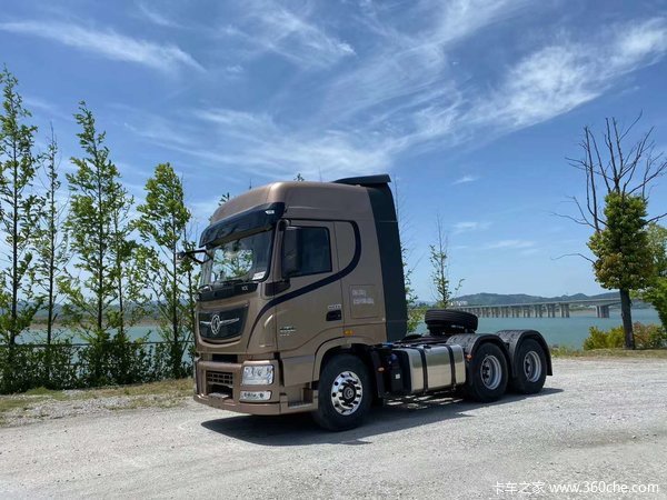 东风天龙旗舰(流光沙棕)560,520马力现车各1台