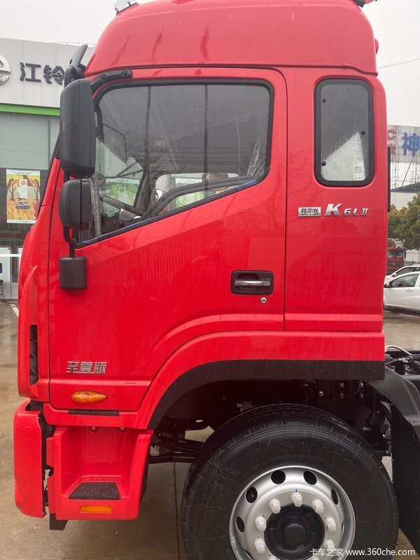 格尔发4×2，9.6米大单桥，六缸玉柴240马力，