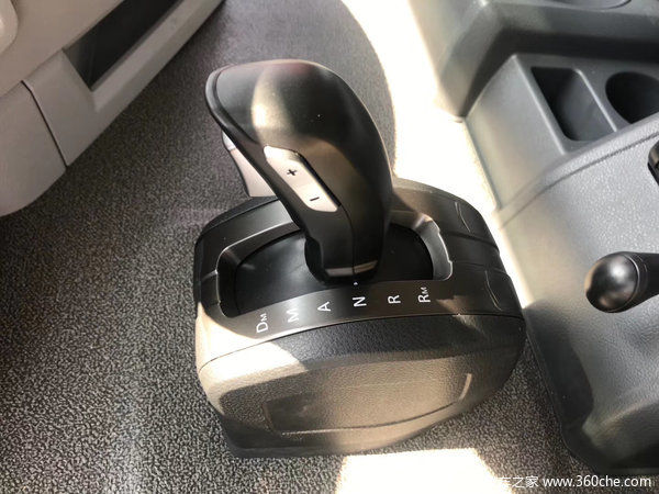 中山宇福欧曼GTL 460马力 6X4 AMT自动挡。