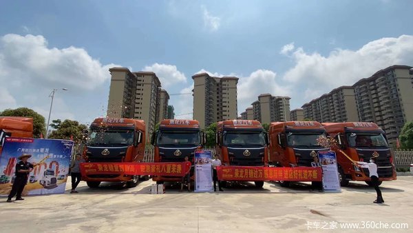 恭喜郭先生 喜提乘龙H7牵引车 提车大吉