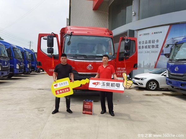 1台乘龙L3载货车成功交付客户卢先生