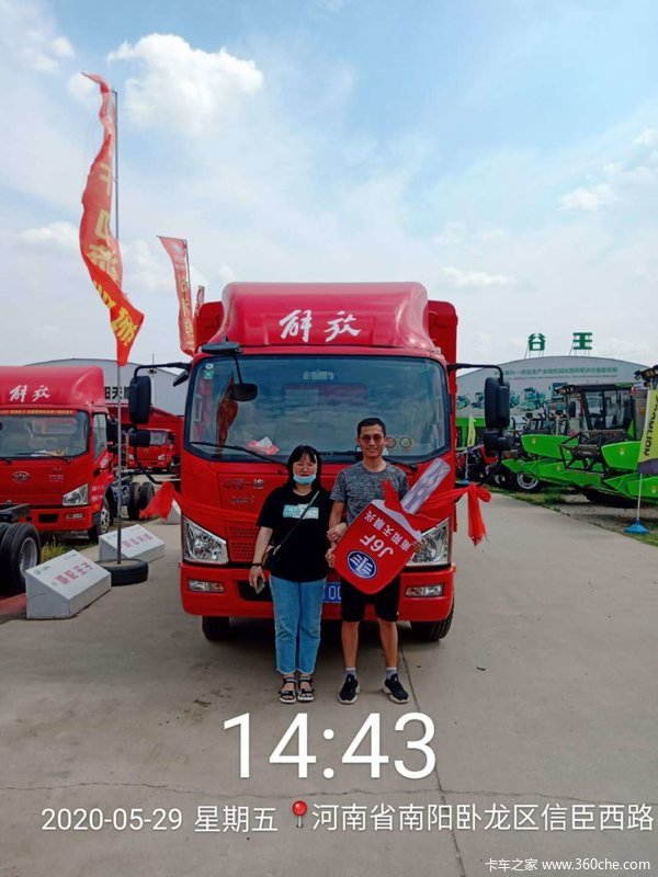恭喜张宾伟 先生喜提J6F载货车一台