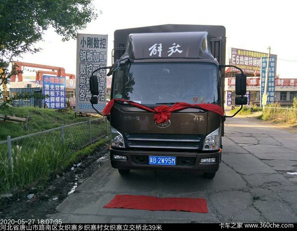 1台虎V载货车成功交付客户……………