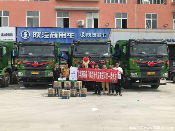 5台德龙X3000自卸车成功交付客户