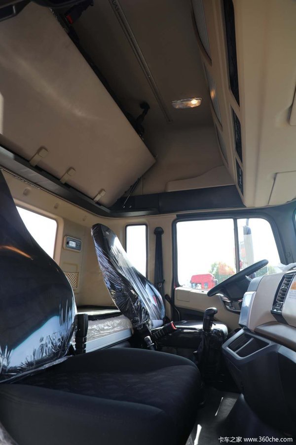 新款大马力新内饰单桥6米8载货车钜惠来袭