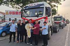 寿光富甲、豪沃卡车、驱动未来；国六天然气牵引车