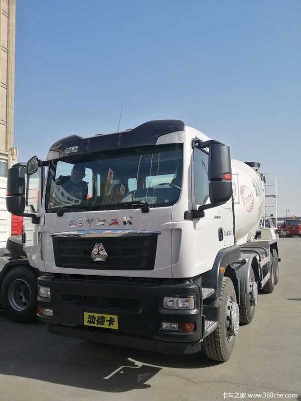 汕德卡搅拌车新车到店欢迎新老客户来店选购