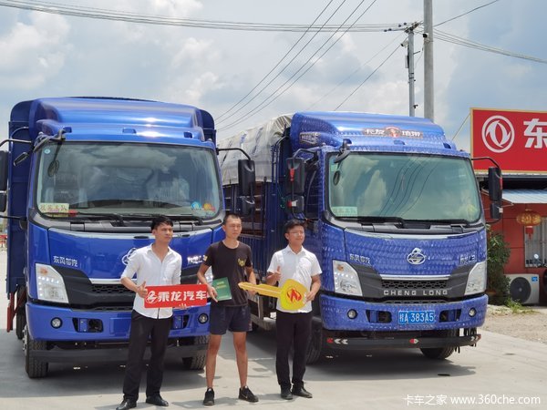 1台乘龙L3载货车成功交付客户黎先生