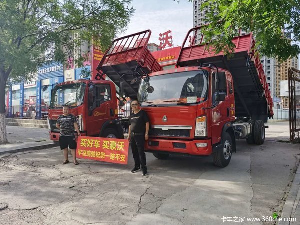 2台悍将自卸车成功交付客户，祝老板生意兴隆，财源滚滚！