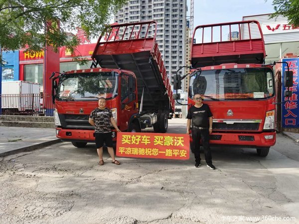 2台悍将自卸车成功交付客户，祝老板生意兴隆，财源滚滚！