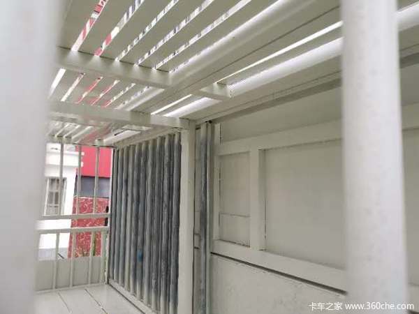 江淮骏铃V6德威156马力排半专业生猪运输车雨季直降1万元