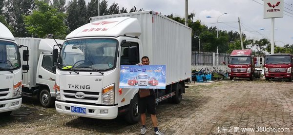 周口正隆6台唐骏T3、小宝马成功交付客户!合标蓝牌、上户无忧!