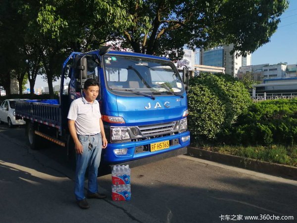 恭喜马老板 喜提骏铃V6载货车 祝生意兴隆 财源广进