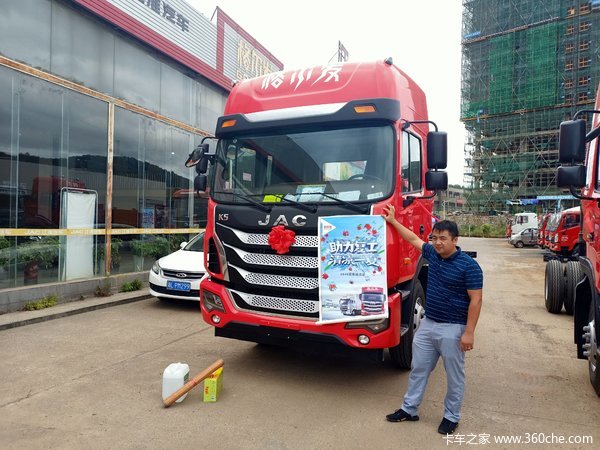 郴州市江淮汽车德威220匹马力产品进驻宜章市场！
