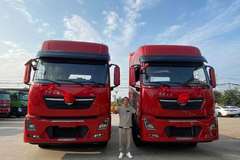 恭喜吴总好事成双喜提两台东风天龙KL牵引车