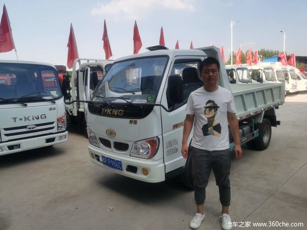 3台唐骏T3、小宝马载货车成功交付客户