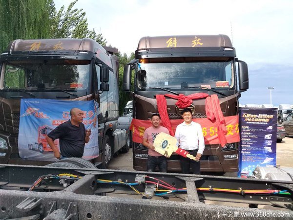 喜提爱车丨辽宁惠华恭喜马老板喜提JH6 550智尊版牵引车！