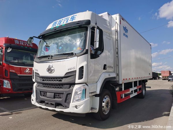 东风柳汽 乘龙汽车 高顶双卧驾驶室 绿通房车