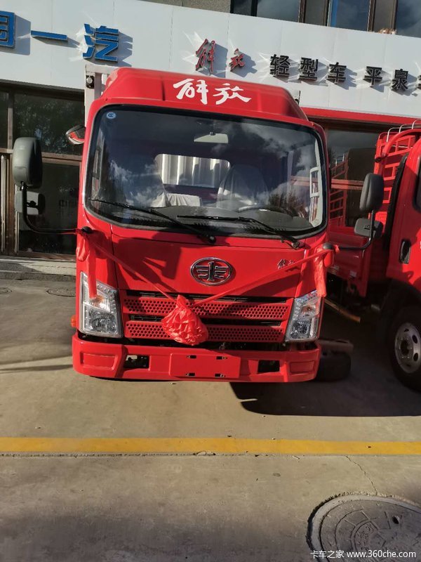 优惠促销虎VR厢式运输车，意向客户进店咨询
