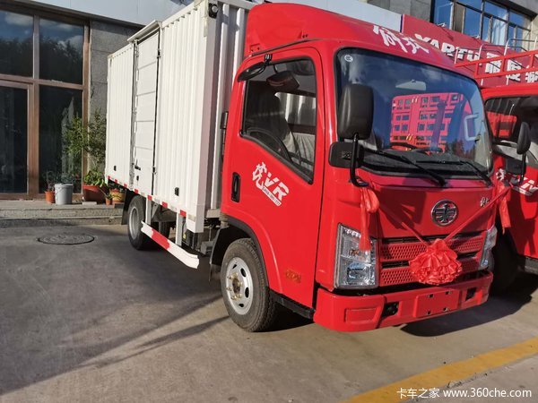 优惠促销虎VR厢式运输车，意向客户进店咨询