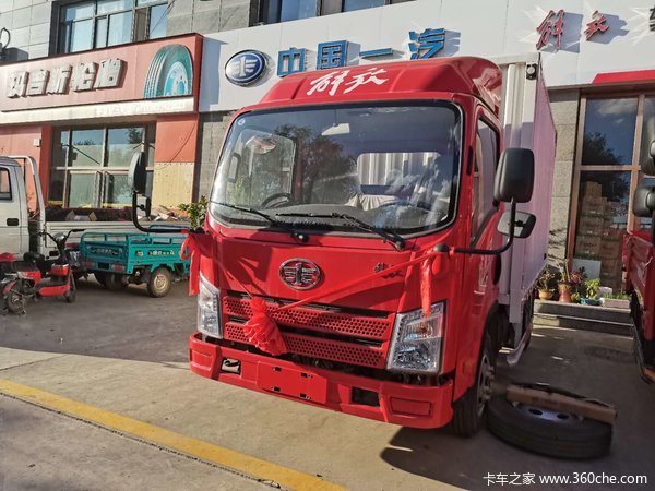 优惠促销虎VR厢式运输车，意向客户进店咨询