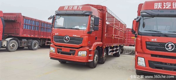 德龙新M3000 轻量化版 300马力 6X2 7.8米仓栅式