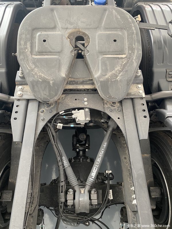 江铃重汽 威龙hv5重卡 470马力 6x4牵引车(sxq4250j4b4d5c)37.