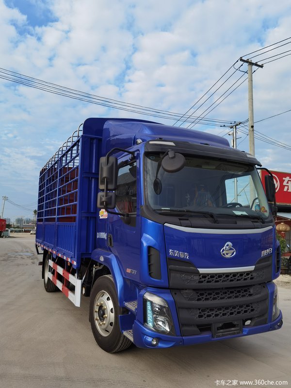 1台新乘龙m3载货车成功交付客户农先生