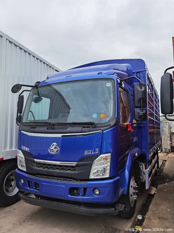 1台乘龙l3载货车成功交付客户刘先生