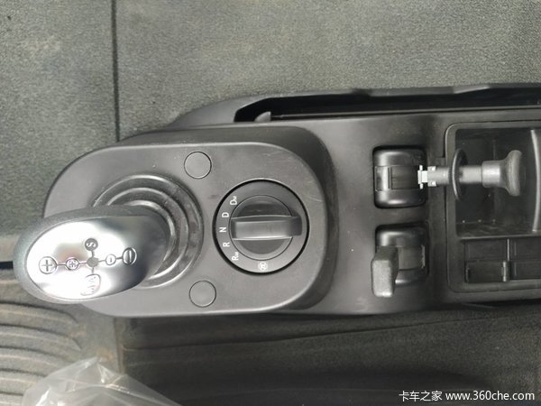 重汽汕德卡ZF自动挡牵引车，超低油耗，特价促销中