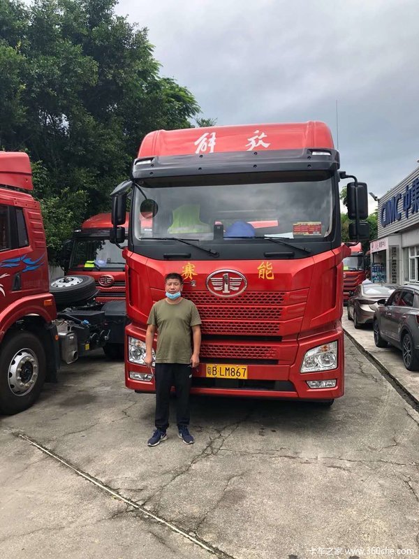 恭喜汪总 喜提解放JH6牵引车,广鹏通竭诚为您服务!