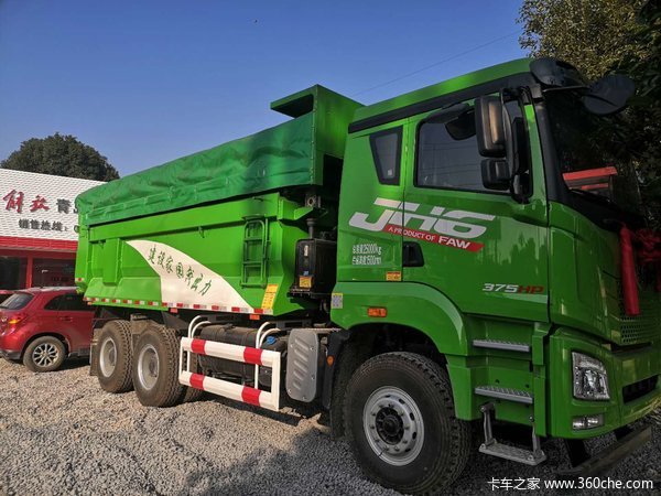 常德荣桦青汽解放jh6高端环保渣土车批量交付