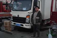 1台王载货车成功交付客户。豪沃轻卡，赚钱有道！