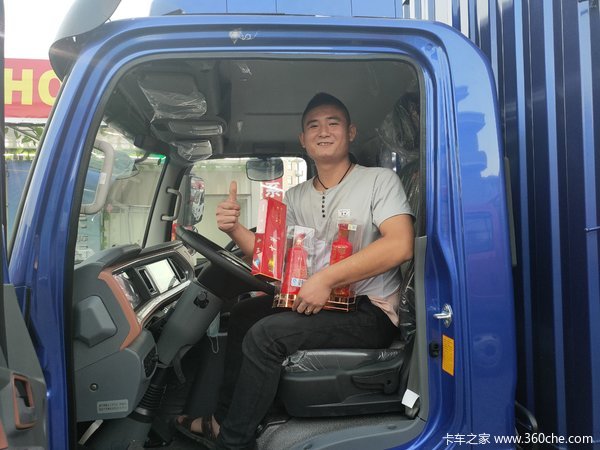 恭喜来自台州6位客户 喜提祥龙载货车