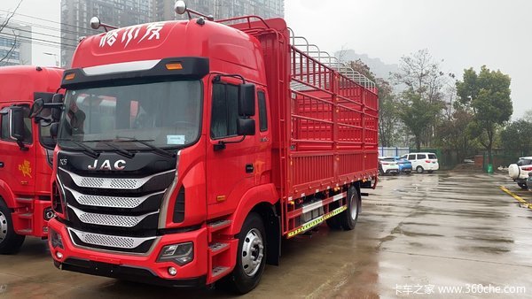 格尔发k5x德威220马力68货箱中体高顶双卧驾驶室