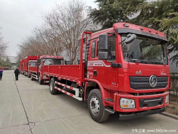 陕汽L3000载货6.8米促销活动中